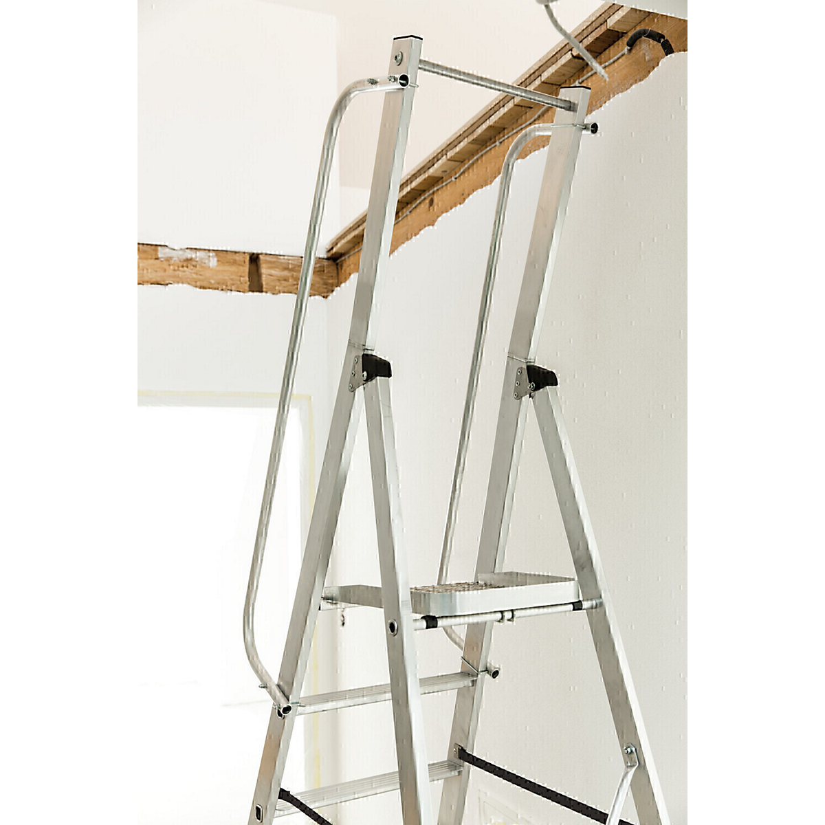 Escalera de tijera de peldaños planos de aluminio – MUNK (Imagen del producto 3)-2