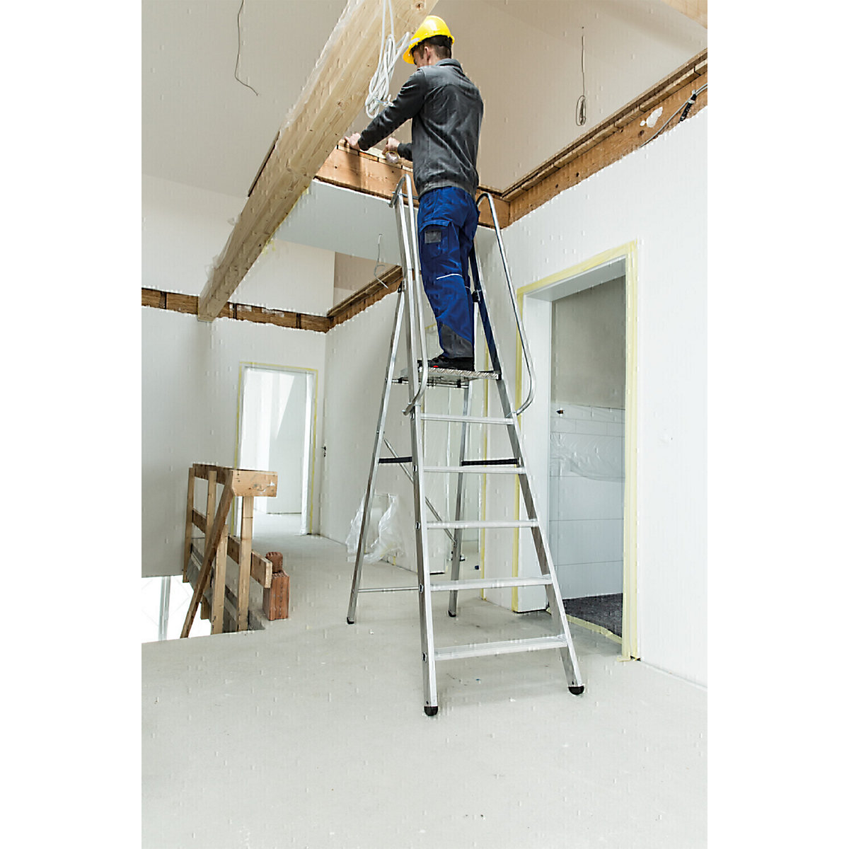 Escalera de tijera de peldaños planos de aluminio – MUNK (Imagen del producto 4)-3