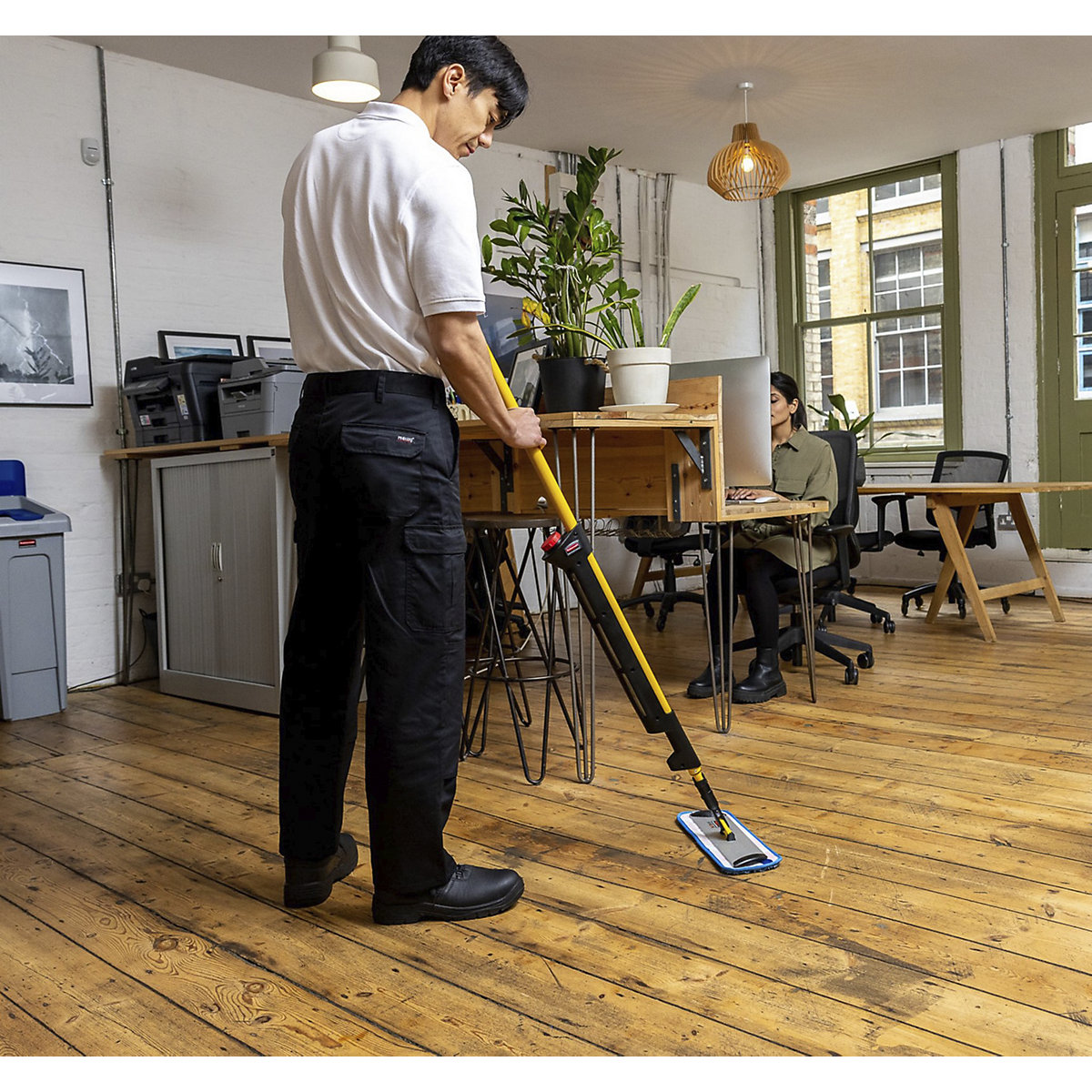 PULSE™ spray mop floor cleaning set – Rubbermaid (Product illustration 4)-3