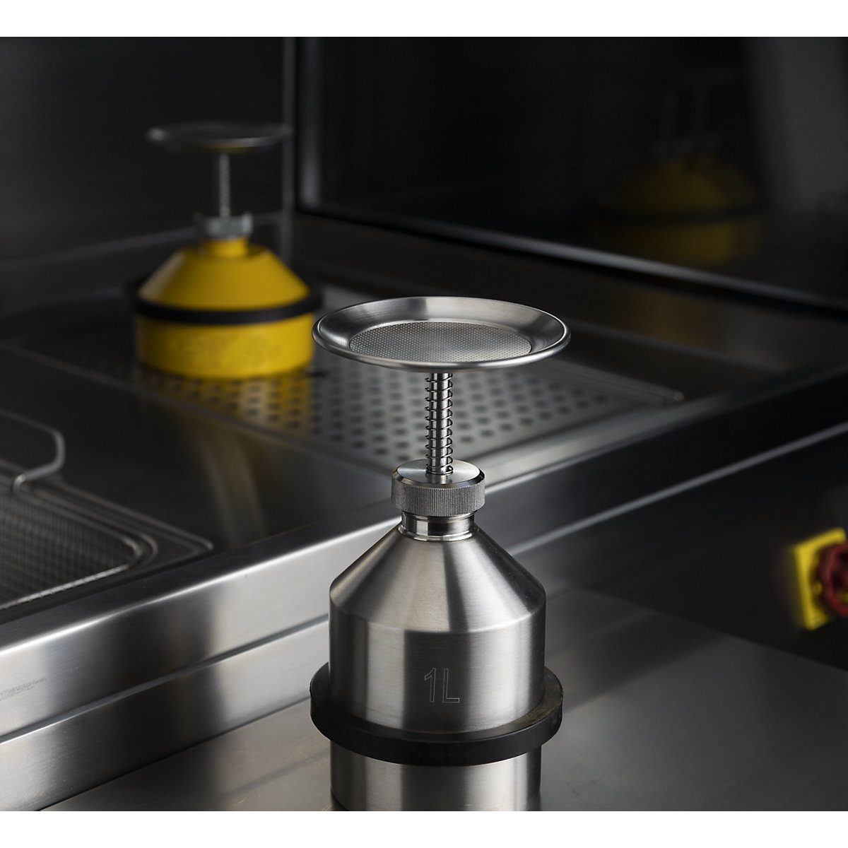 Plunger can with earth connection (Product illustration 4)-3