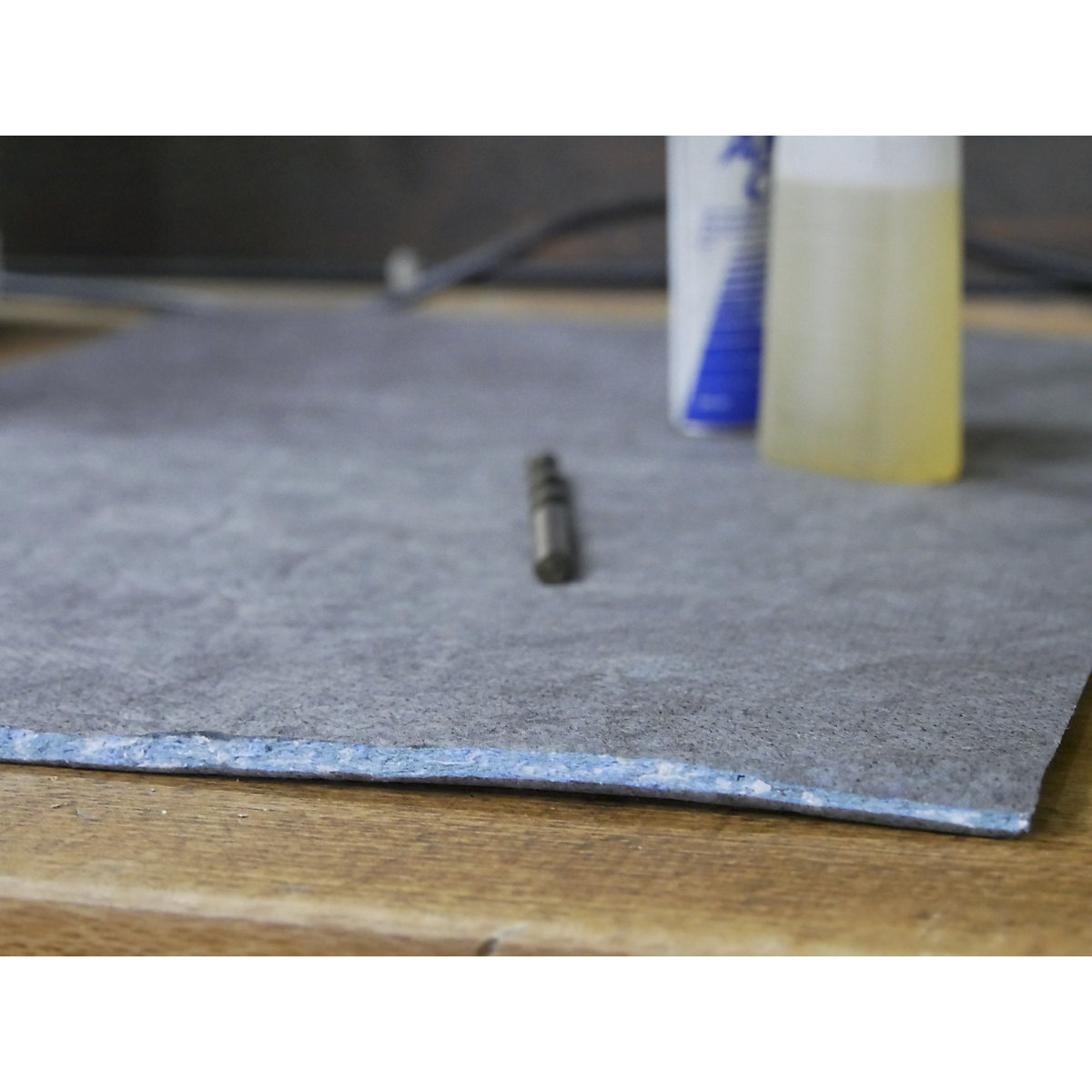 DuraSoak® universal absorbent sheeting (Product illustration 3)-2