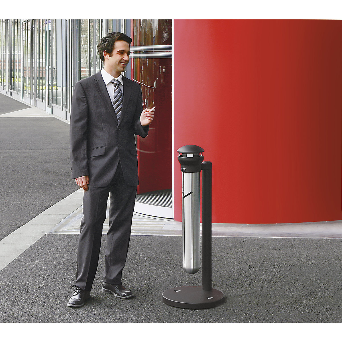 Modern stainless steel pedestal ashtray – Rubbermaid (Product illustration 2)-1