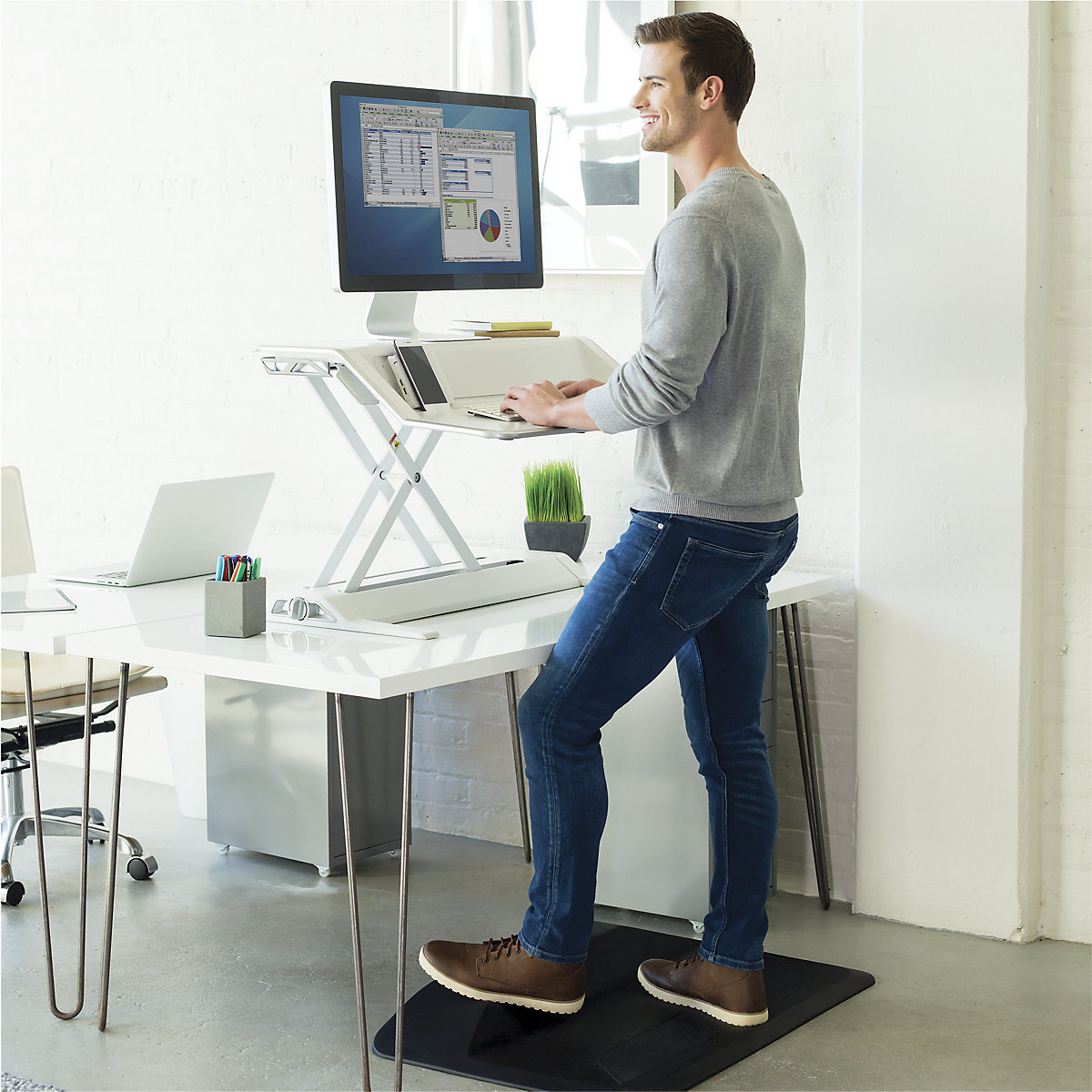Fellowes – Estación para trabajar sentado y de pie Lotus™ DX (Imagen del producto 9)