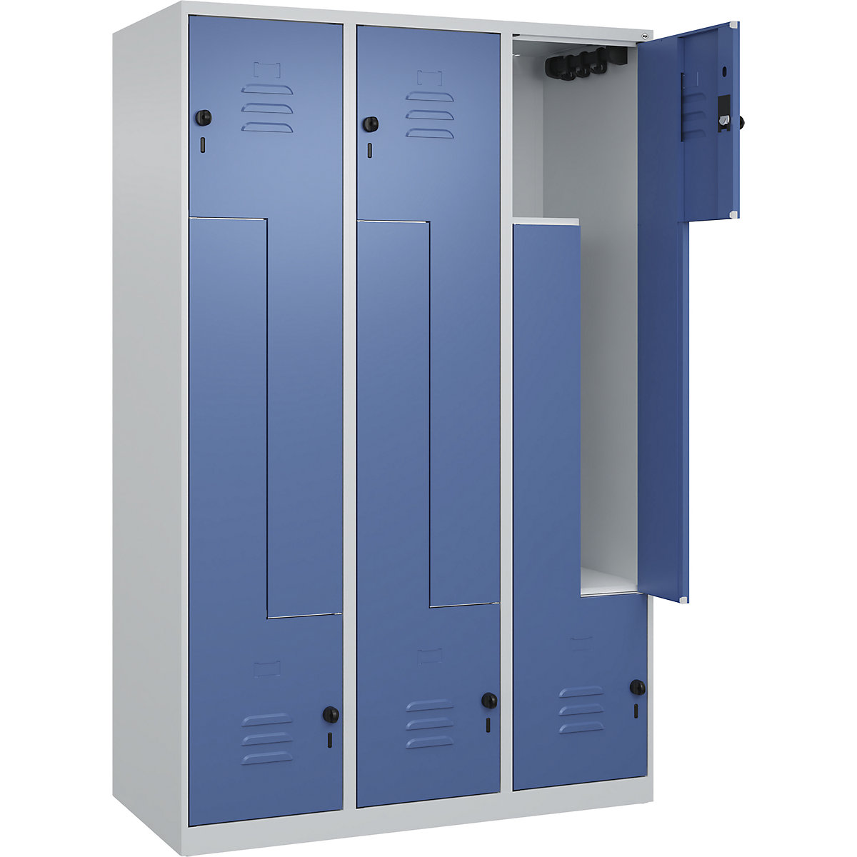 Vestiaire à portes en Z Classic PLUS – C+P, 3 compartiments, gris clair / bleu distant, l 1200 mm, avec patins, loqueteau-126