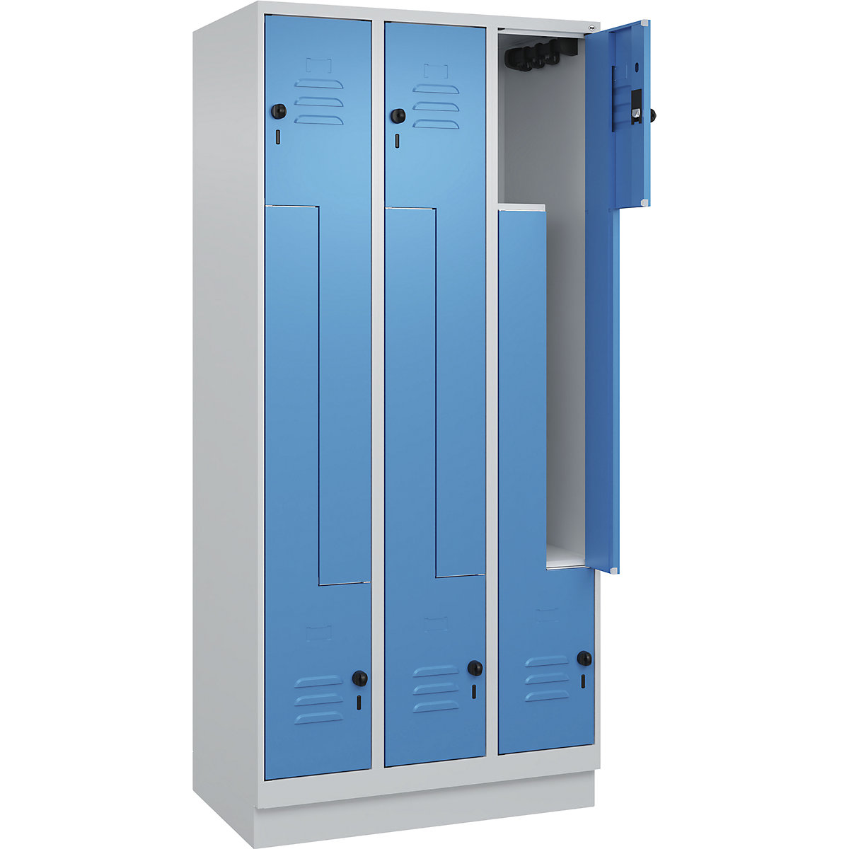Vestiaire à portes en Z Classic PLUS – C+P, 3 compartiments, gris clair / bleu clair, l 900 mm, avec socle, loqueteau-107