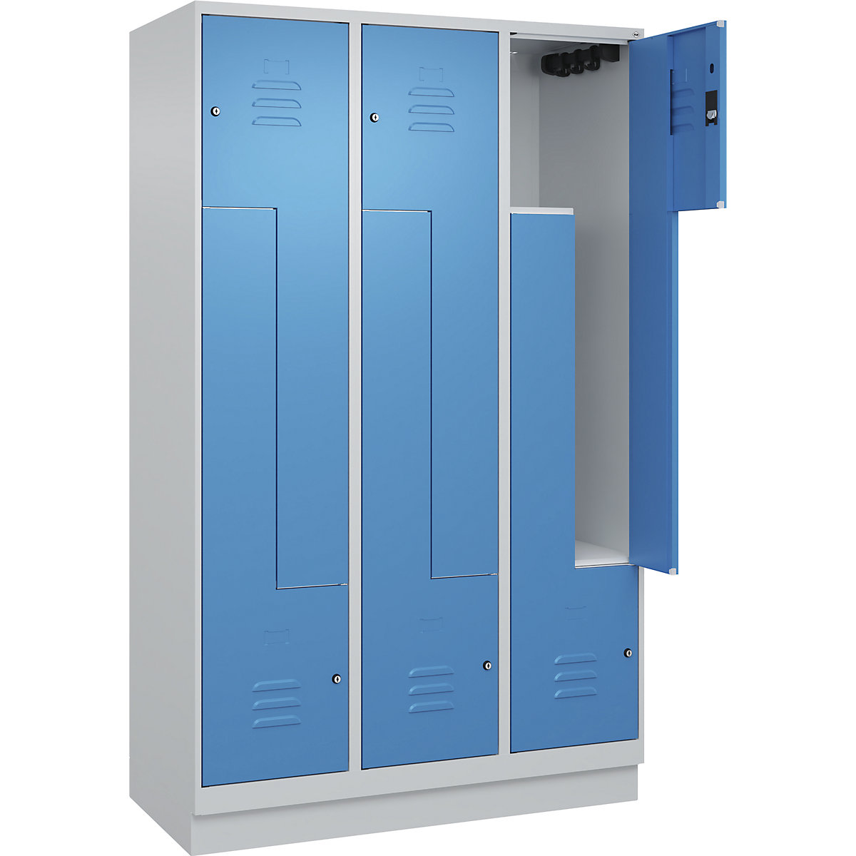 Vestiaire à portes en Z Classic PLUS – C+P, 3 compartiments, gris clair / bleu clair, l 1200 mm, avec socle, serrure à cylindre-82