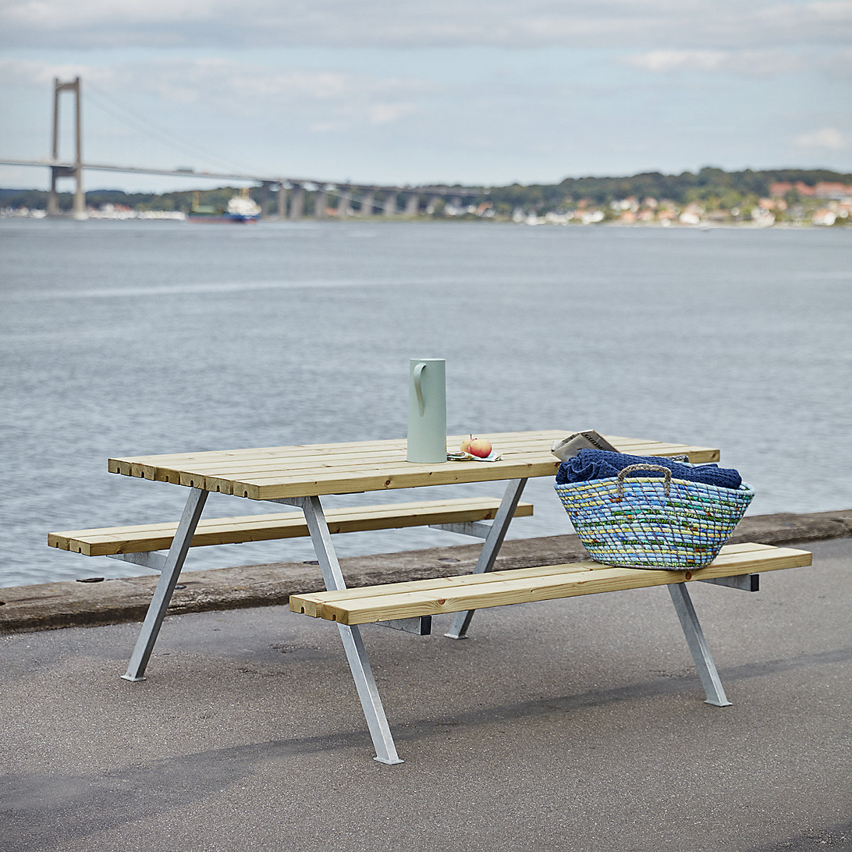 Ensemble table et bancs (Illustration du produit 3)-2