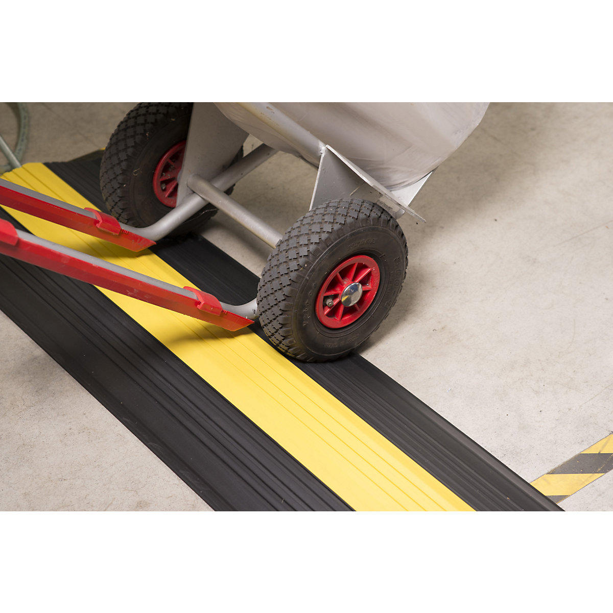 Gaine protège-câbles, hauteur 50 mm – EHA (Illustration du produit 2)-1