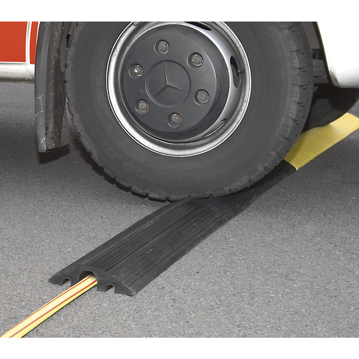 Gaine protège-câbles, hauteur 65 mm – Moravia (Illustration du produit 4)-3