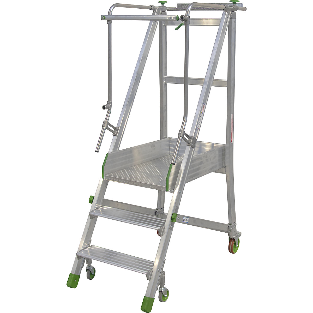 Escada de alumínio móvel com patamar