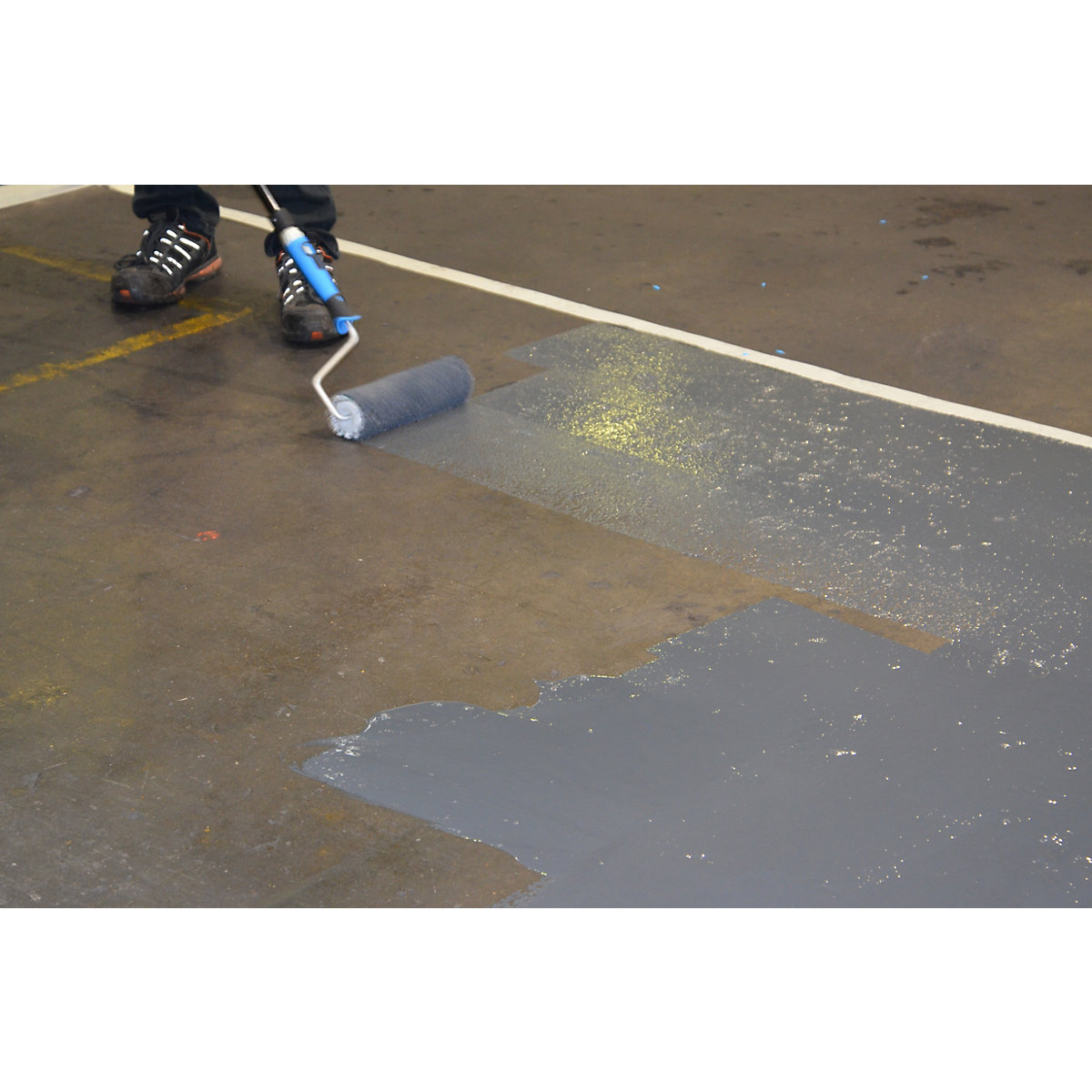 Farba do znakowania podłoża Industry Floor Paint antislip® – Ampere (Zdjęcie produktu 5)-4
