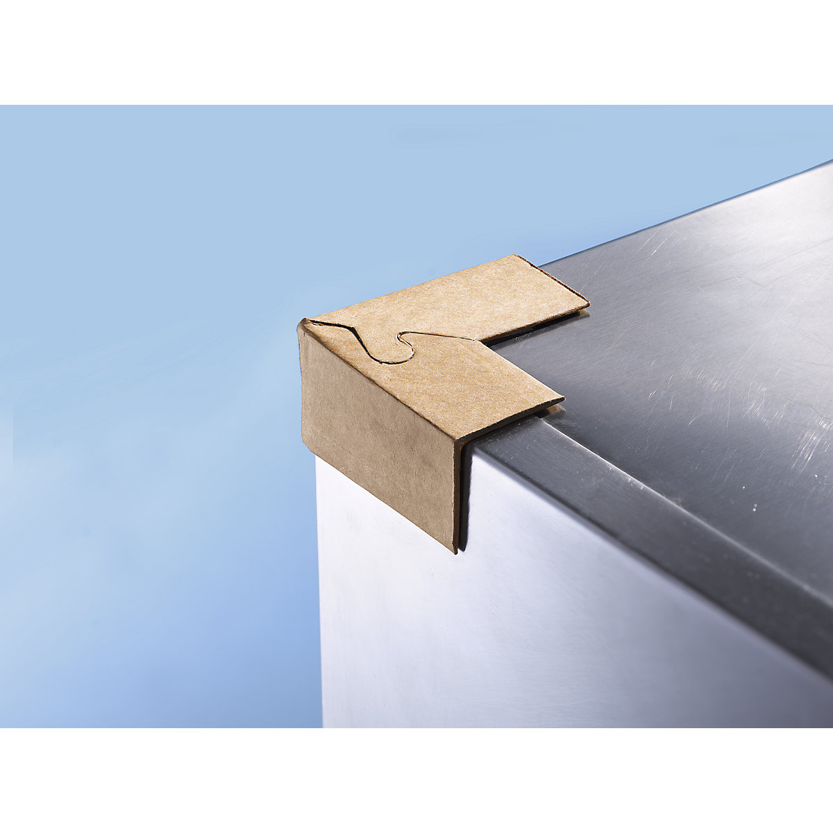 Corner protection bracket