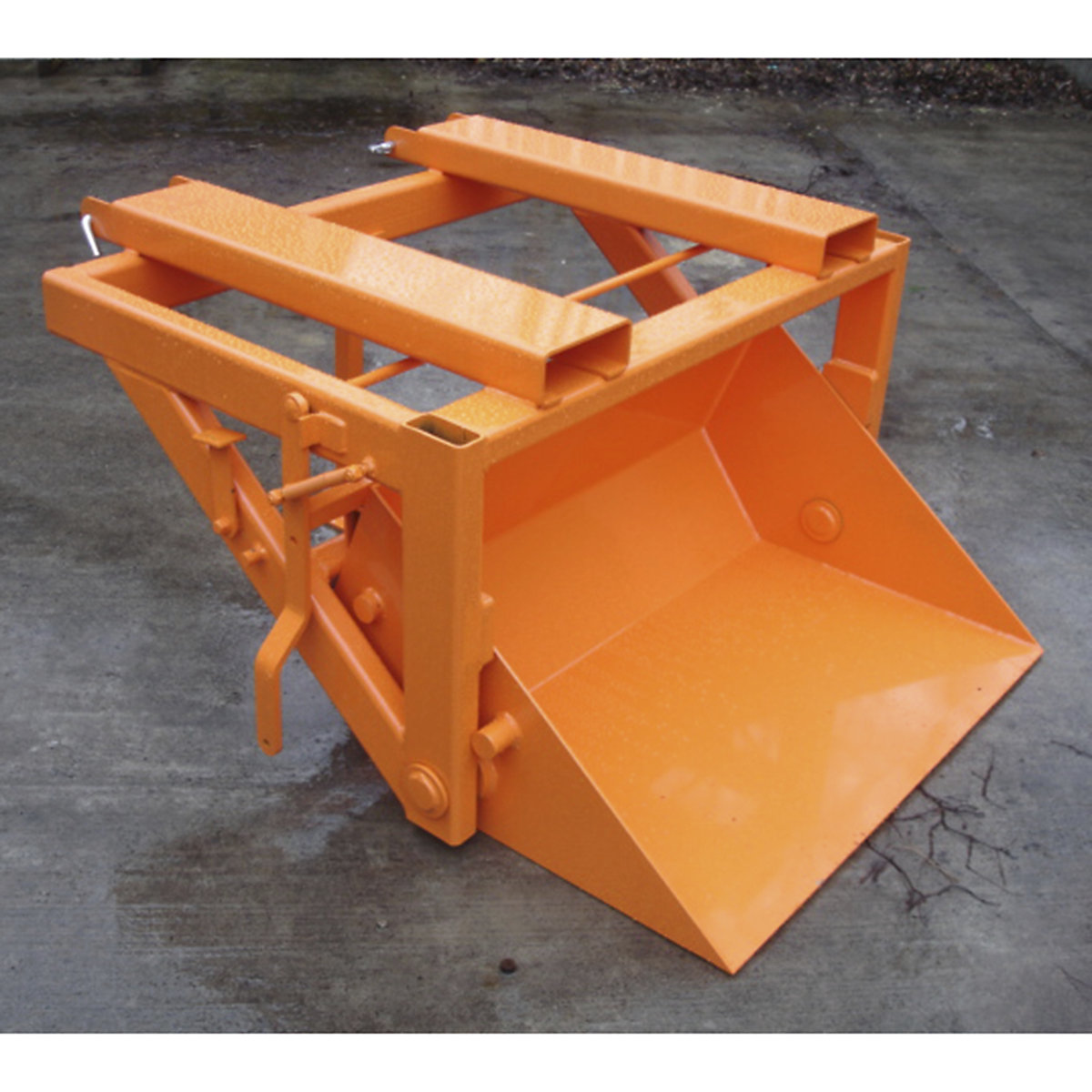 Fork Mounted Underslung Scoop