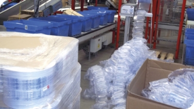 Imballaggio come su catena di montaggio 147