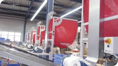 Imballaggio come su catena di montaggio 147