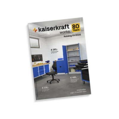 Kaiserkraft Katalog 01/2025 – Titelbild mit blauen Betriebseinrichtungen für Werkstatt, Lager und Büro, inklusive Drehstuhl, Werkbank und Schränken.
