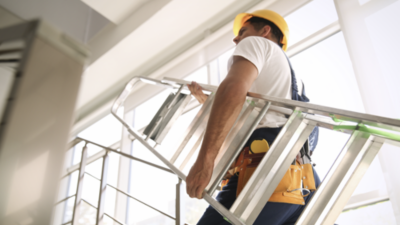 Tips voor de ergonomische en rugvriendelijke omgang met ladders ha&