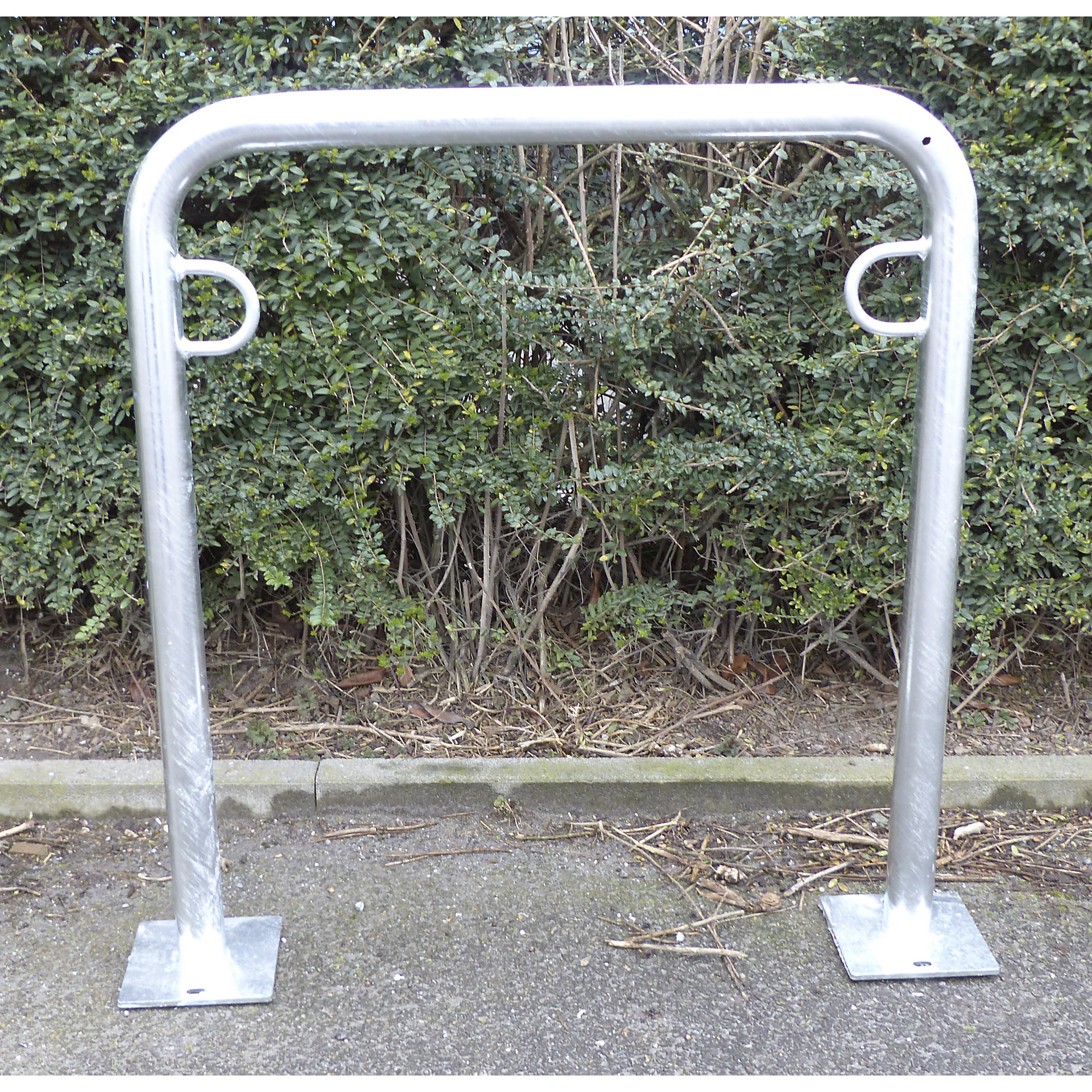 rastrelliere in cemento per 4 biciclette