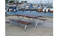 Ensemble bancs et table brun miel