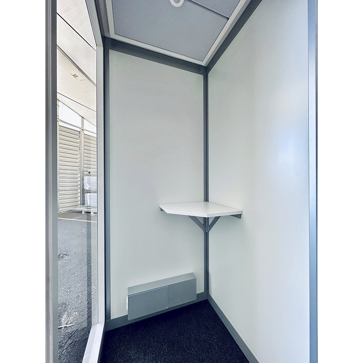 Rohová odkladacia plocha na písania