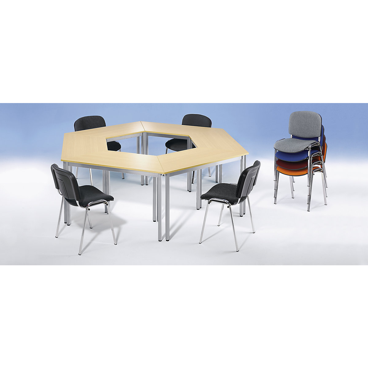 Universele tafel – eurokraft basic, trapeziumvormig, h x b x d = 740 x 1400 x 700 mm, blad ahornhoutdecor, frame blank aluminiumkleurig-1