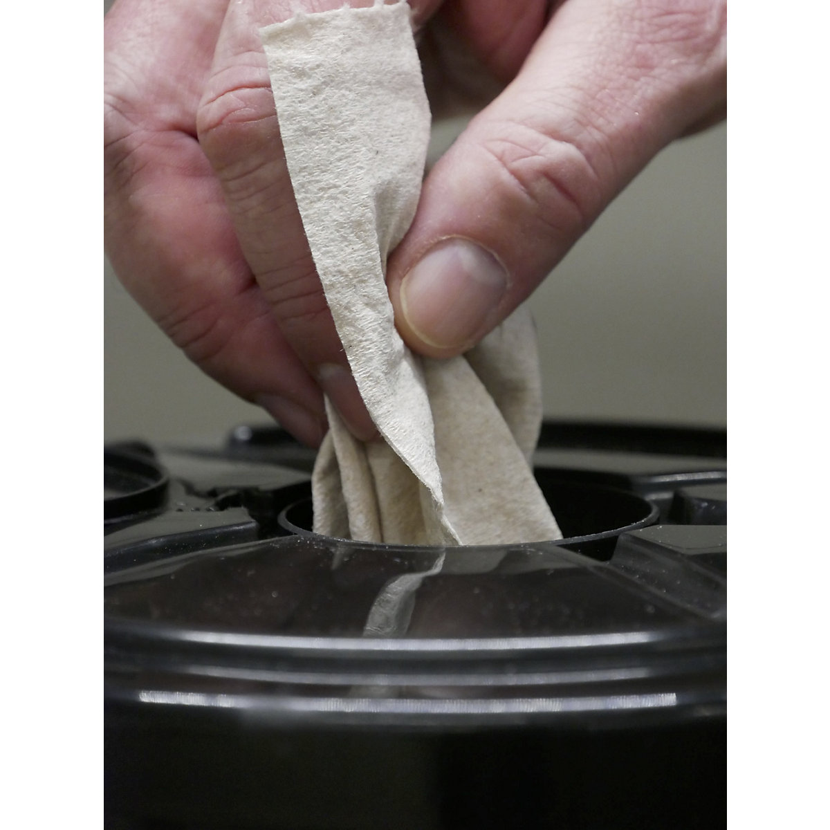 BigGrip® wiping cloth dispenser (Product illustration 6)-5