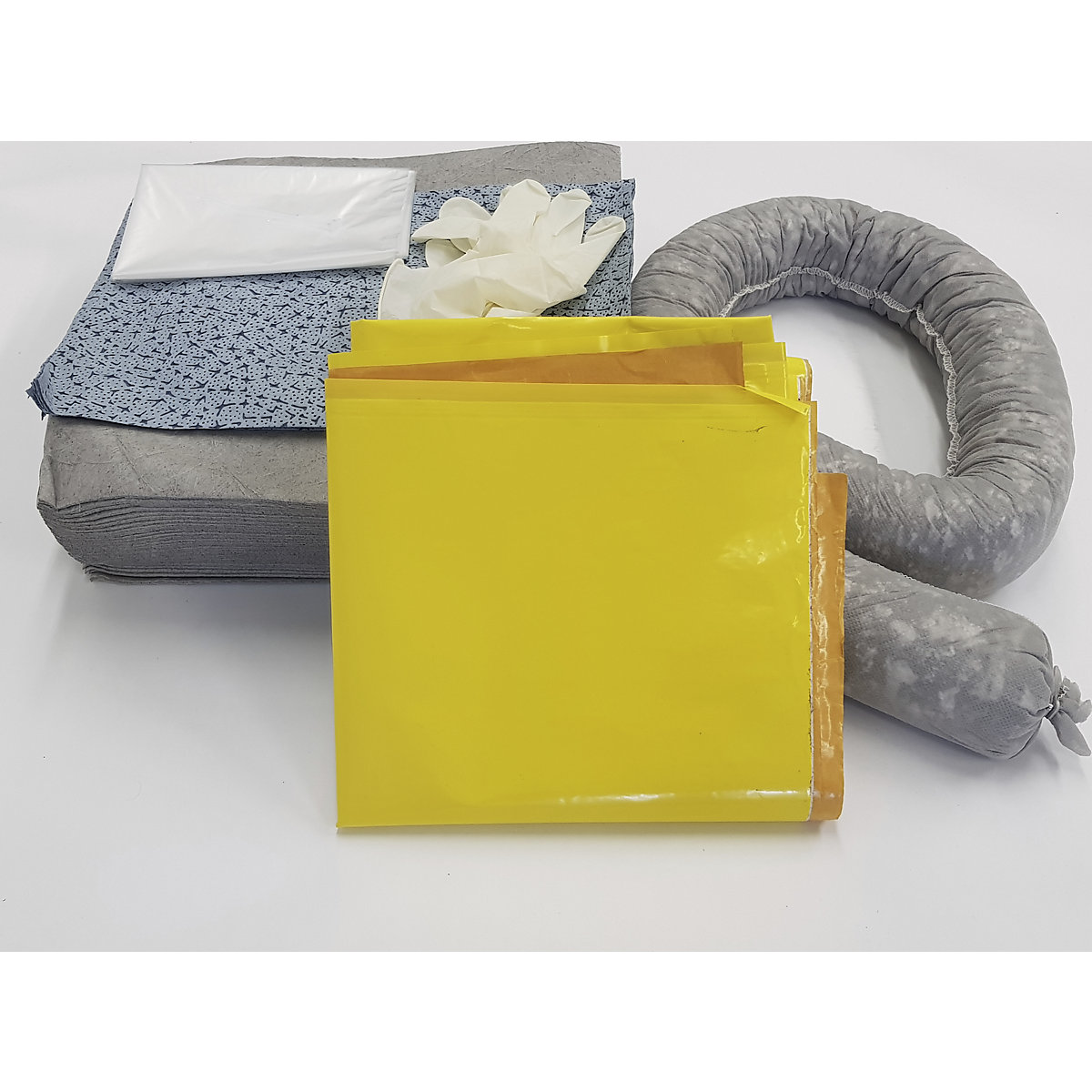Leakage emergency kit with single use sealing mat, bag, sealing mat, sheeting, absorption 20 l, universal version, grey, 5+ items