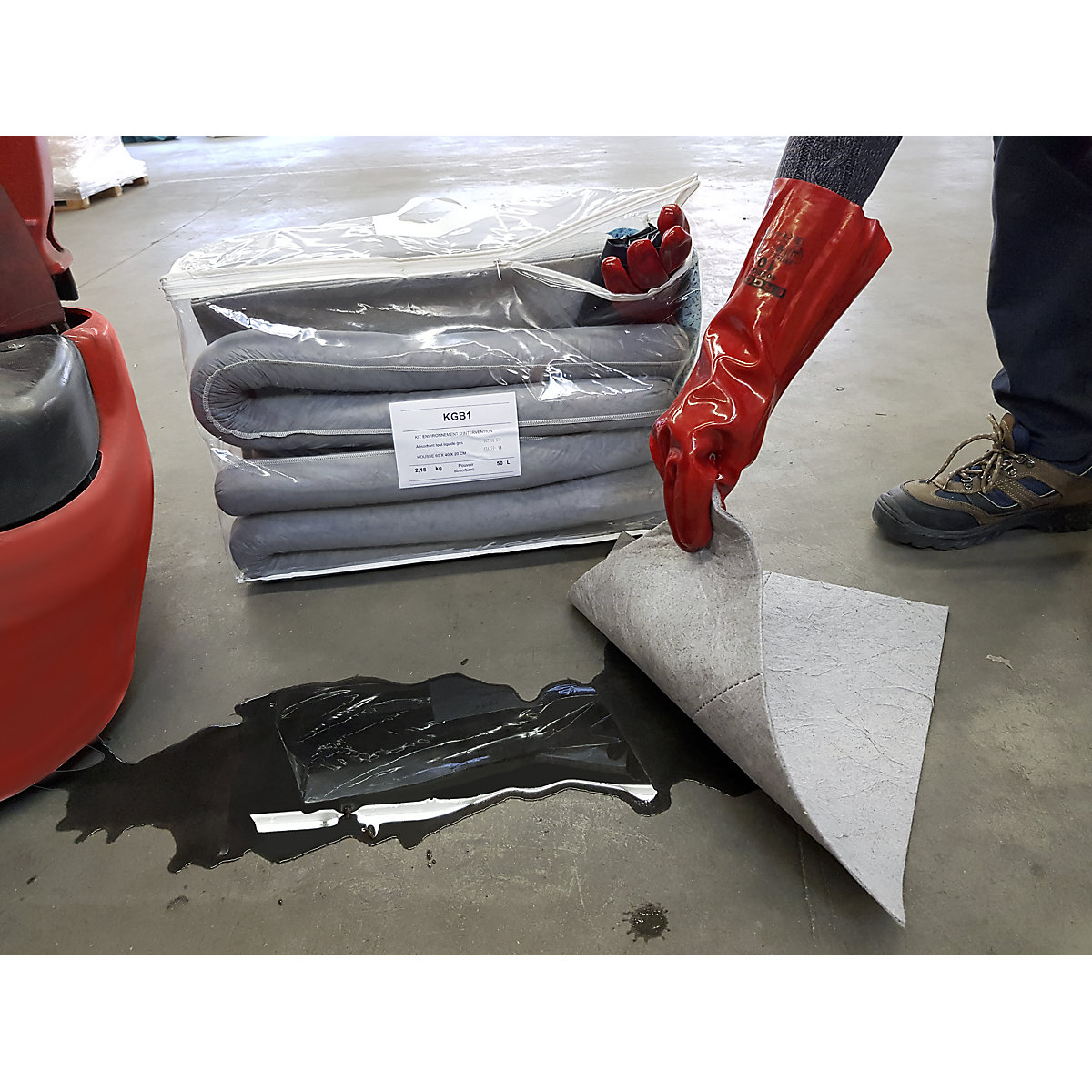 Leakage emergency kit with single use sealing mat bag, sealing mat