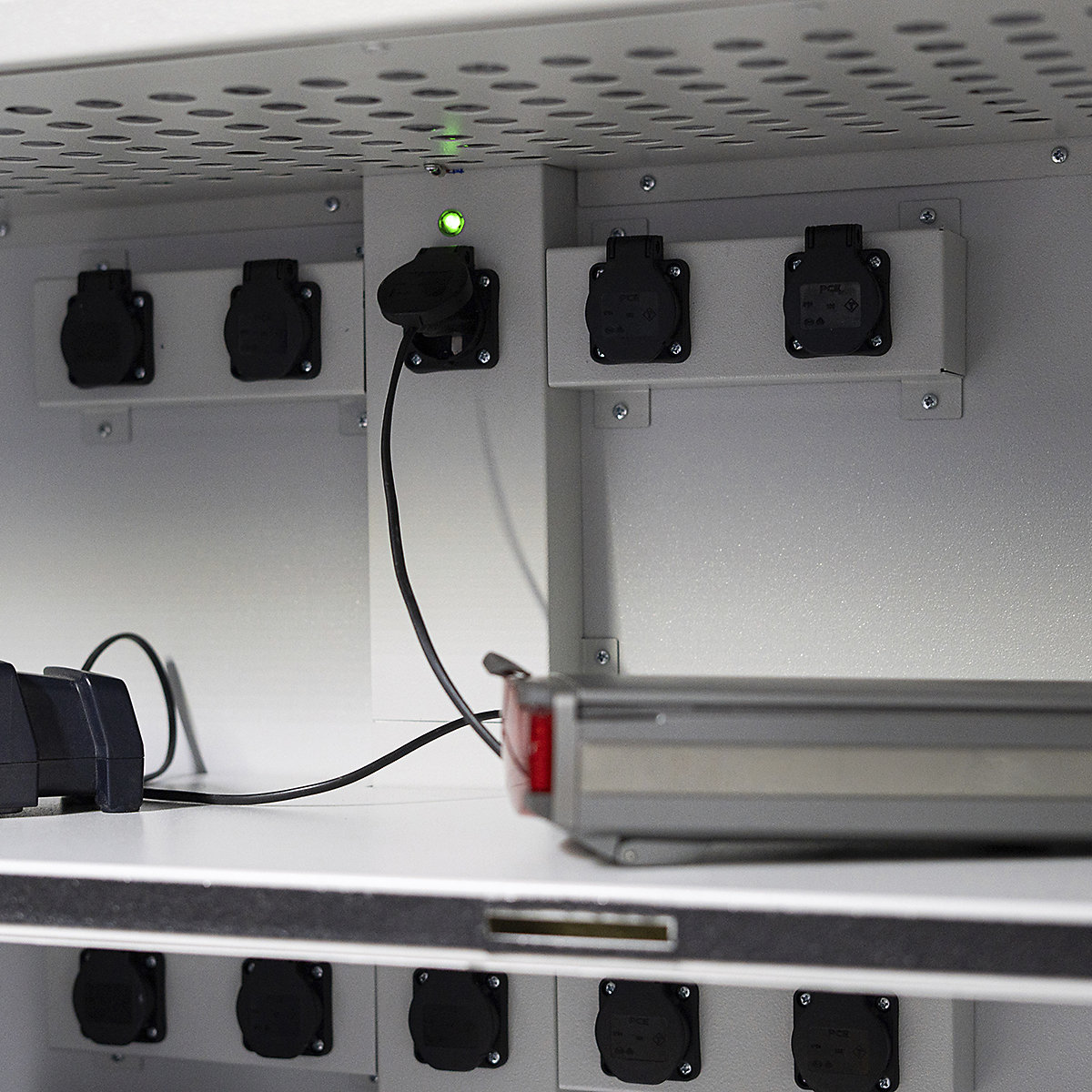 Batteryguard XL Lithium-Ion Battery Charging Cabinets | VDMA 24994 | 20 Sockets (Product illustration 4)-3