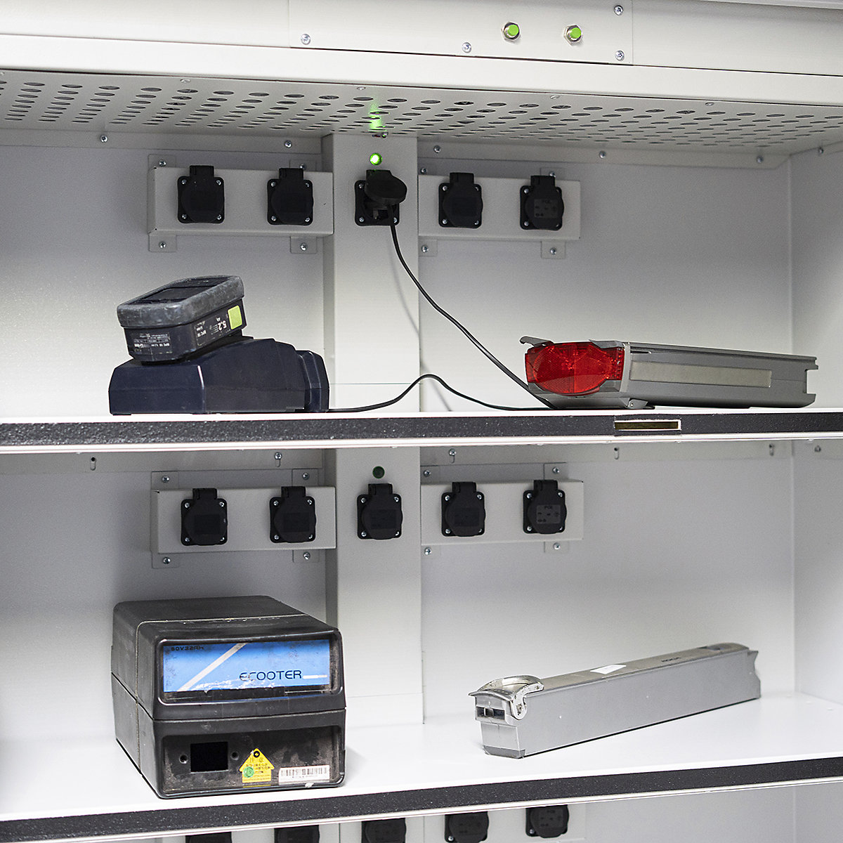 Batteryguard XL Lithium-Ion Battery Charging Cabinets | VDMA 24994 | 20 Sockets (Product illustration 5)-4