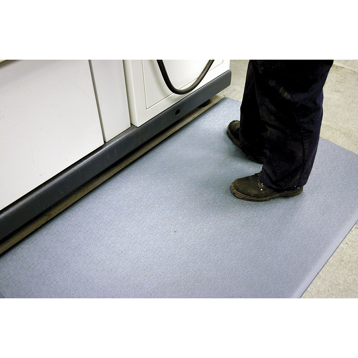 Orthomat® elfáradás elleni szőnyeg – COBA, PVC kalapácsütés szerű mintázattal, 900 mm x folyóméter, szürke-7