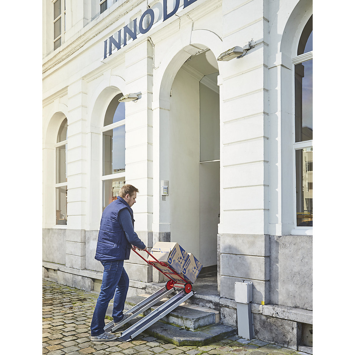 Rampe d'accès à revêtement antidérapant – Mottez (Illustration du produit 7)-6