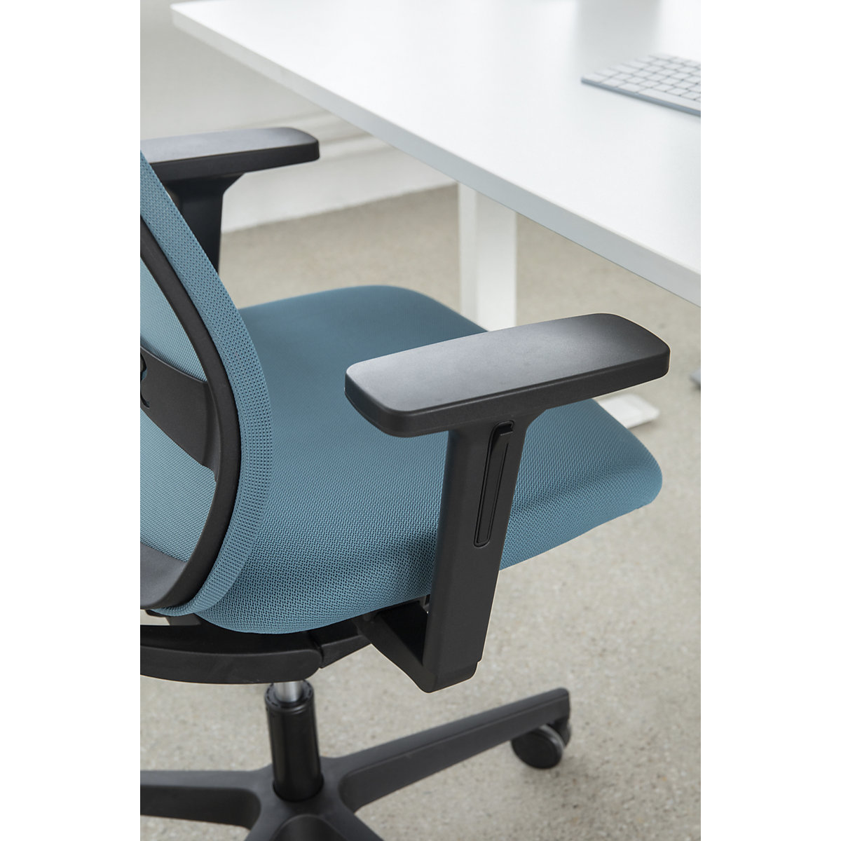 Obrotowe krzesło biurowe SOFT SITNESS ART – Topstar (Zdjęcie produktu 8)-7