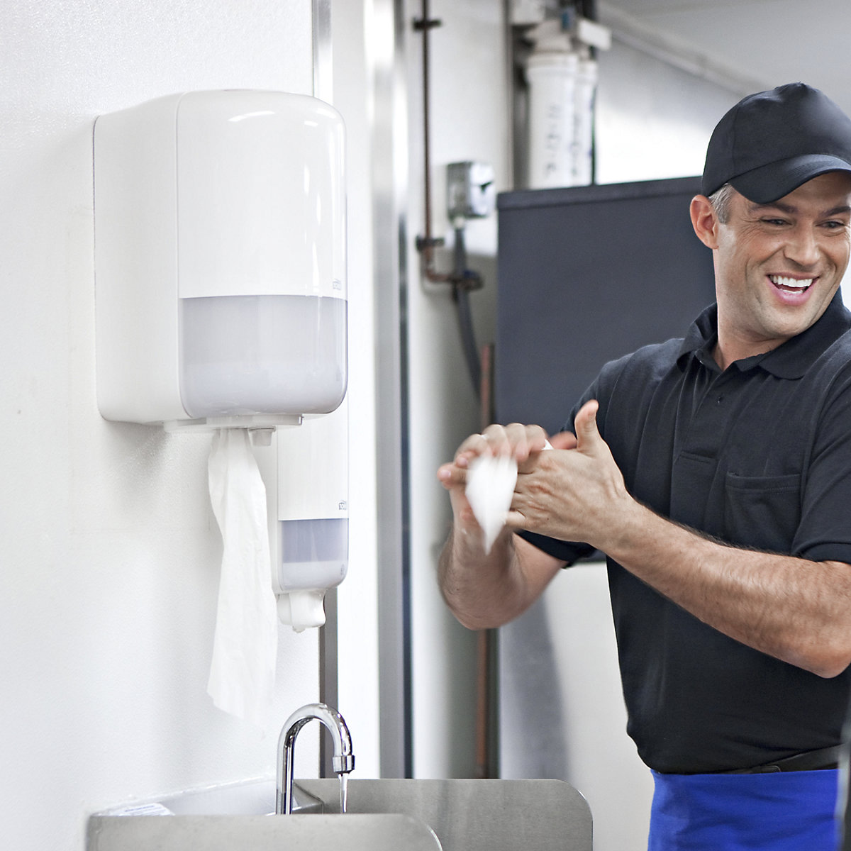 Toallitas de papel con desenrollado interior – TORK (Imagen del producto 2)-1