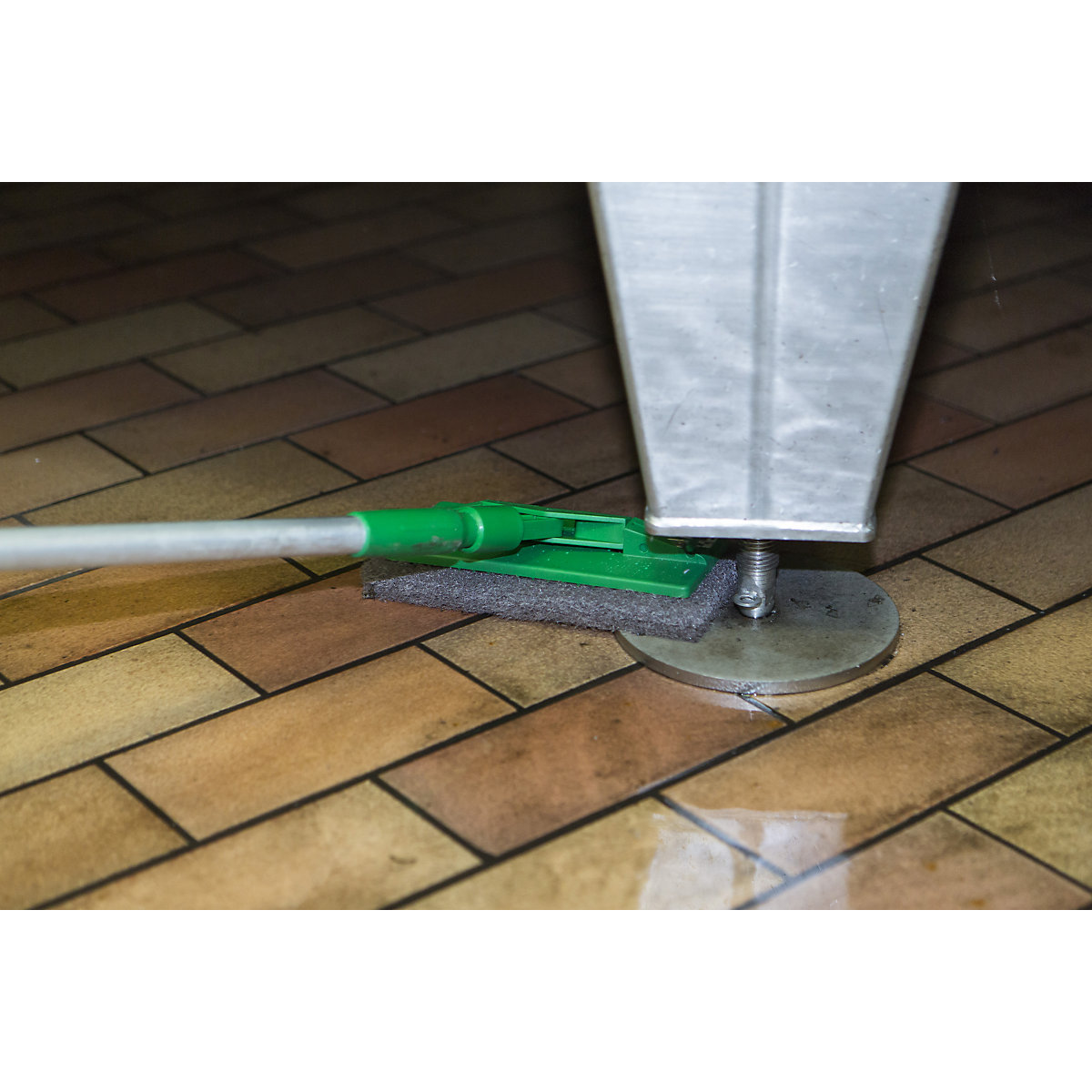 Coadă de aluminiu, ergonomică – Vikan (Imagine produs 2)-1