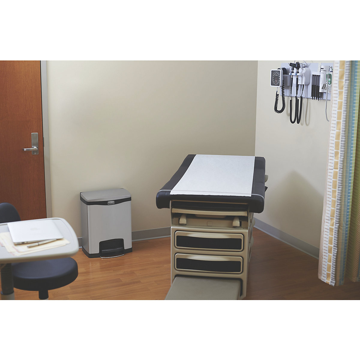 Pedaalafvalemmer SLIM JIM® – Rubbermaid (Productafbeelding 3)-2