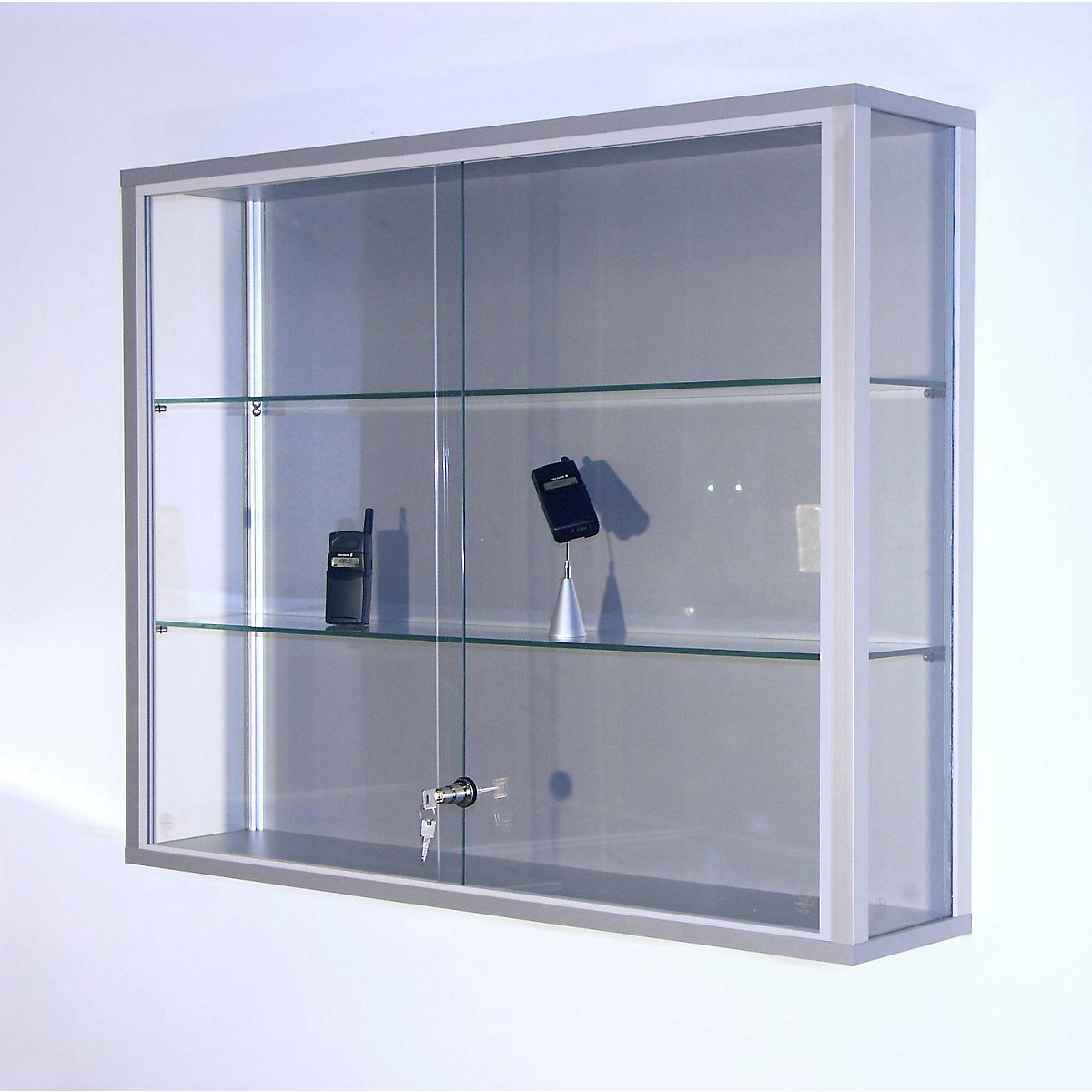 Vitrine murale: cadre aluminium anodisé argent, 2 tablettes en verre