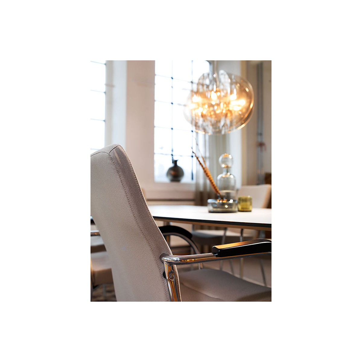 Silla para reuniones Emmy (Imagen del producto 2)-1