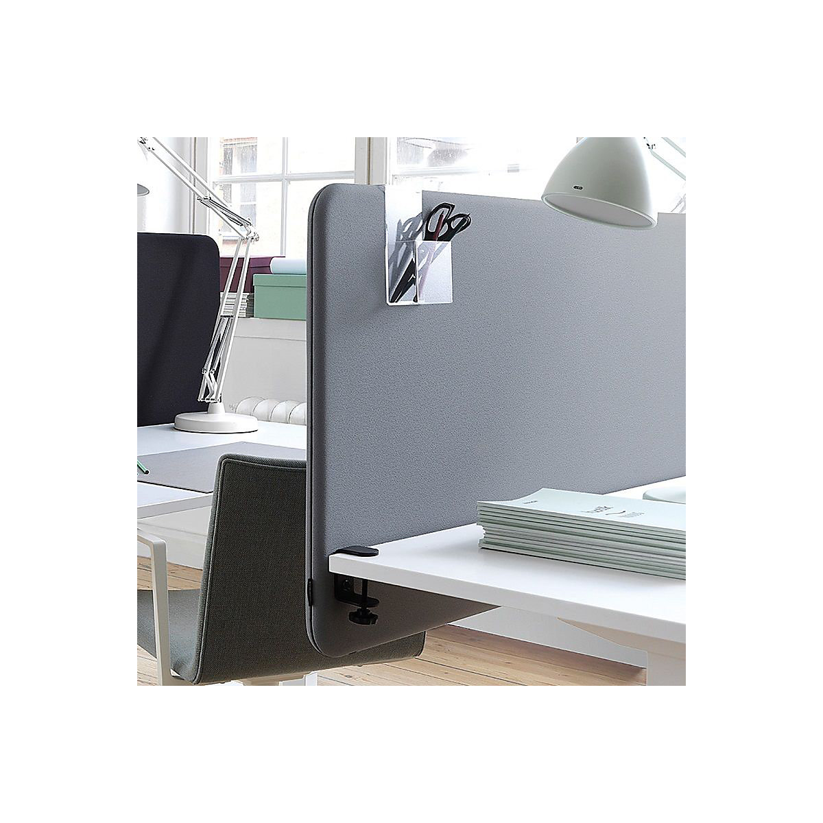 Standard acoustic desk partition with rounded corners
