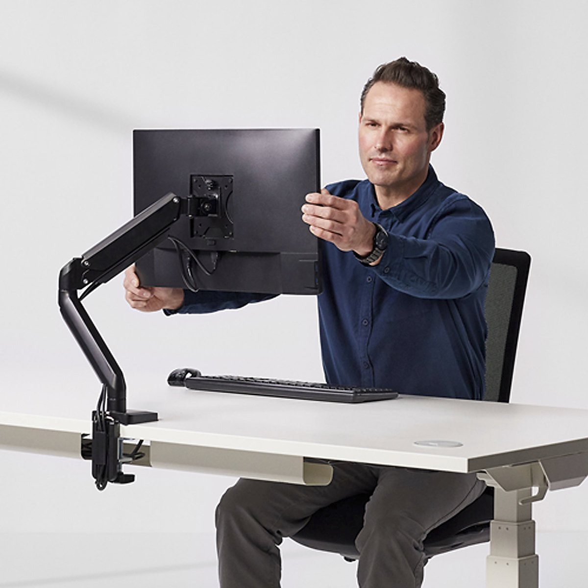 Fellowes Platinum Series Single Monitor Arm (Product illustration 4)-3