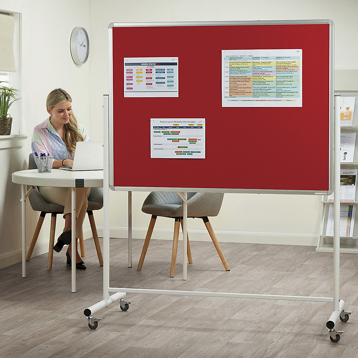 Mobile Pinboard Display Screens