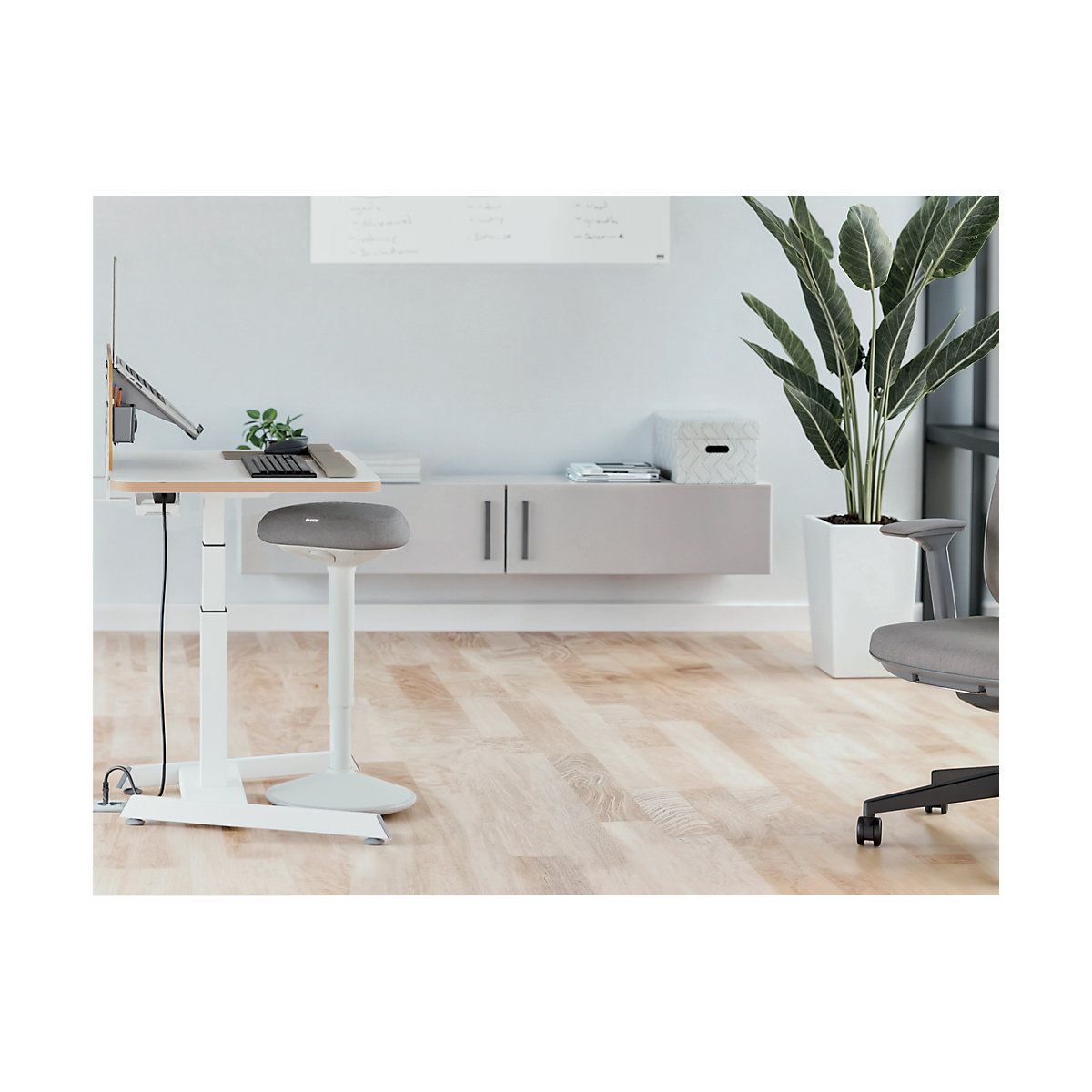 Taburete con asiento de confort Ergo Active – Leitz (Imagen del producto 3)-2