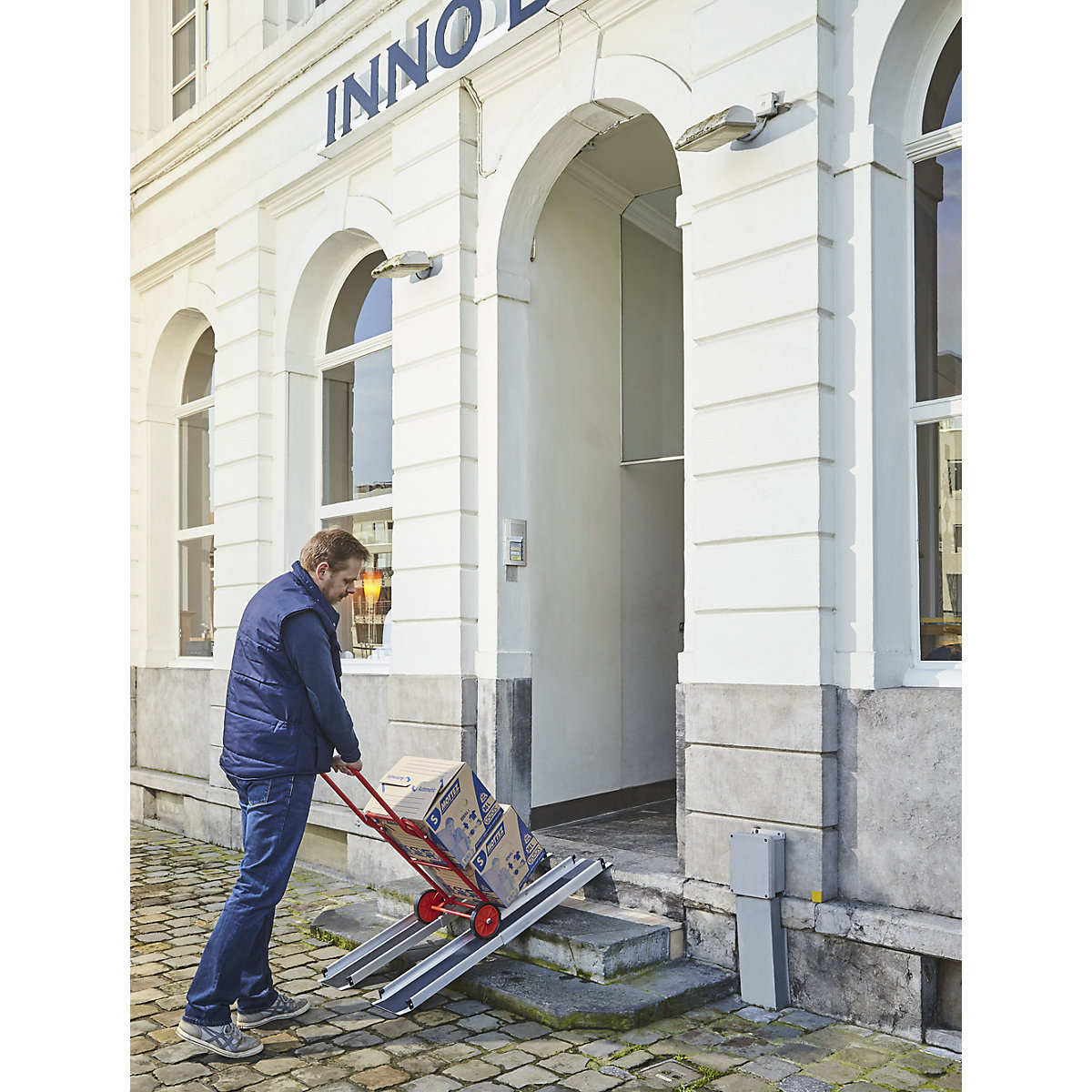 Navozna rampa s protukliznom podlogom – Mottez (Prikaz proizvoda 7)-6