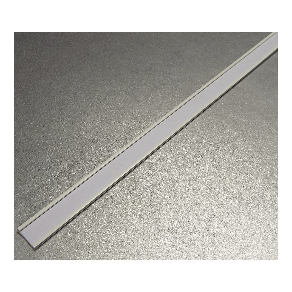 Okvir za etikete, samoljepljiv