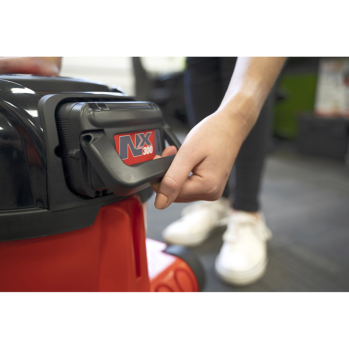Numatic NBV240NX Cordless Vacuum | Commercial Henry Battery Vacuum Cleaner | 9L (Product illustration 6)-5