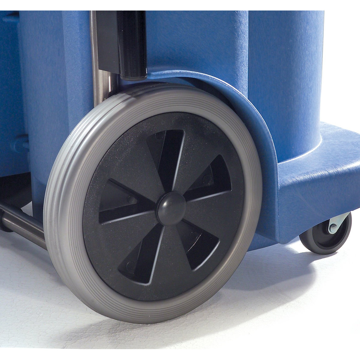Numatic WVD900 Industrial Wet and Dry Vacuum Cleaner (Product illustration 5)-4