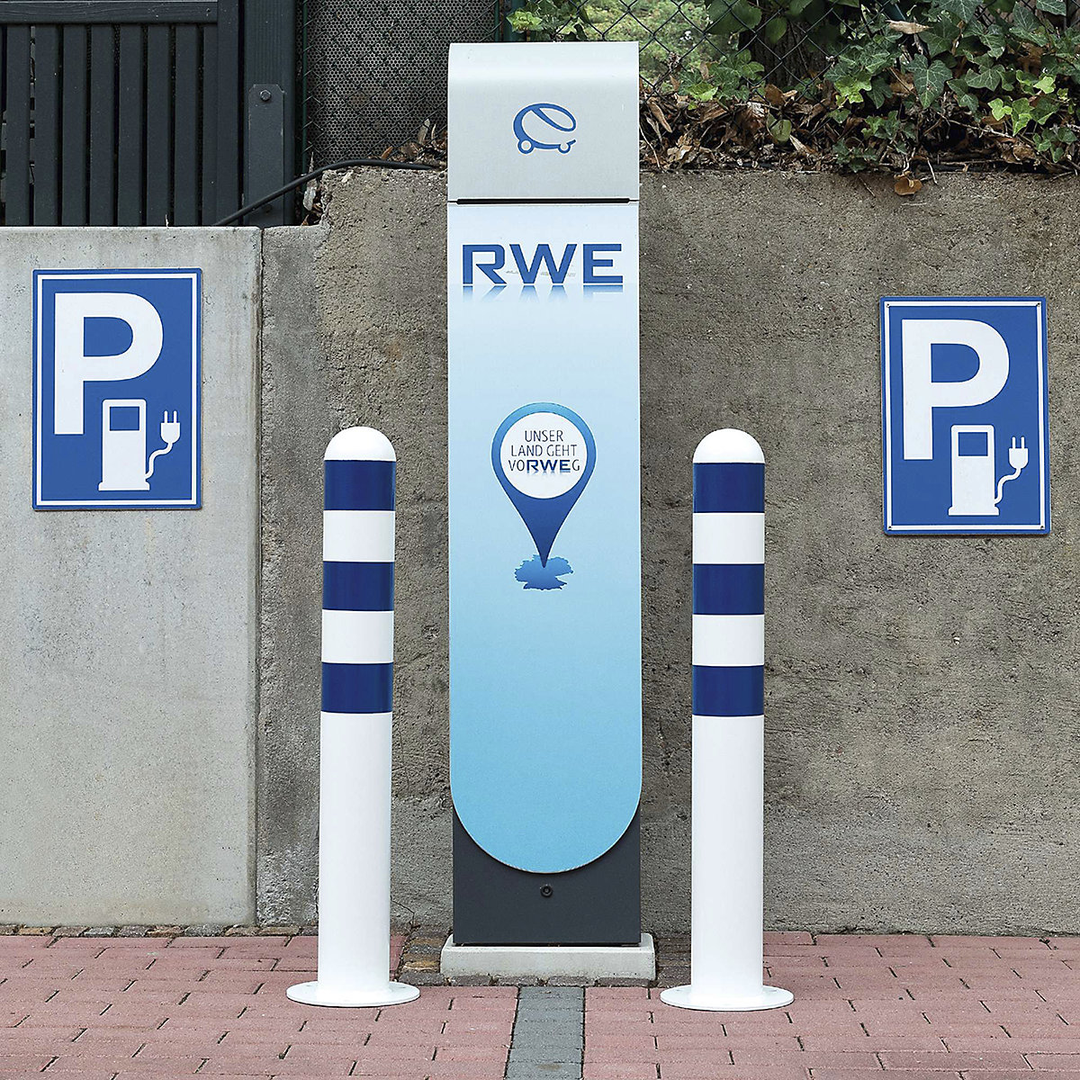 TRAFFIC-LINE Galvanished Steel & Powder Coated White Point Protection Bollard (Product illustration 10)-9