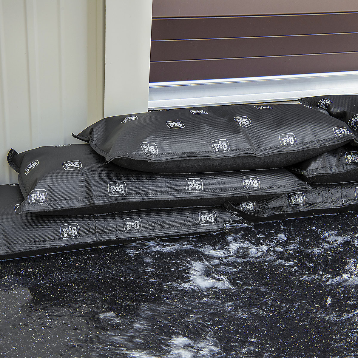 PIG Water-Activated Flood Bags