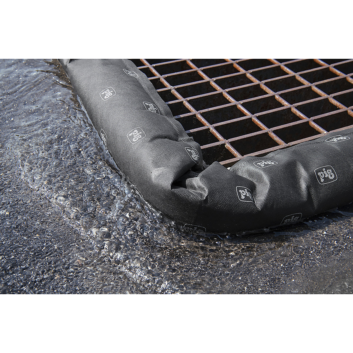 PIG Water-Activated Flood Barriers