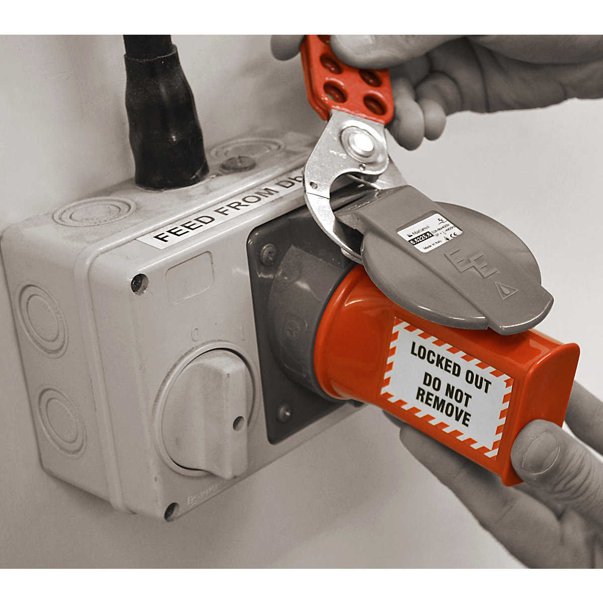 Pin & Sleeve Socket Lockout